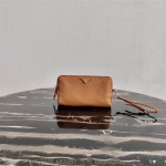 프라다 PRADA 페드로 트라이앵글 로고 파우치 1NE693